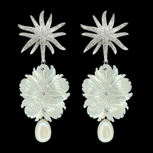 INTERCHANGEABLE SUN EARRINGS WITH MOTHER OF PEARL FLOWER PENDANTS AND PEARLS